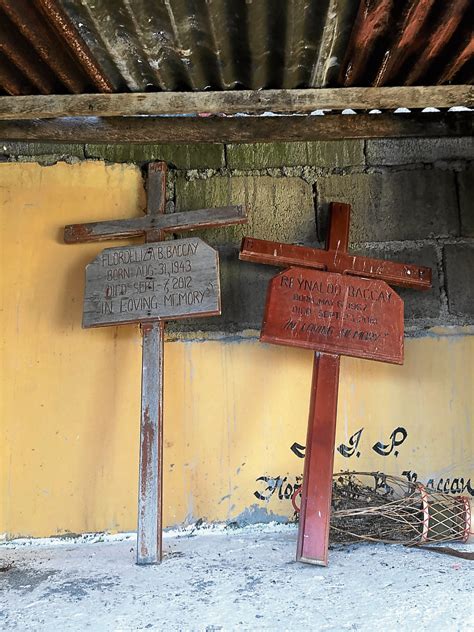Paete’s ‘krus ng patay’ tradition lives on .